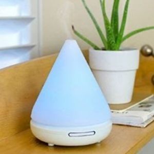 NWT BellaSentials Aromatherapy Diffuser - Flower